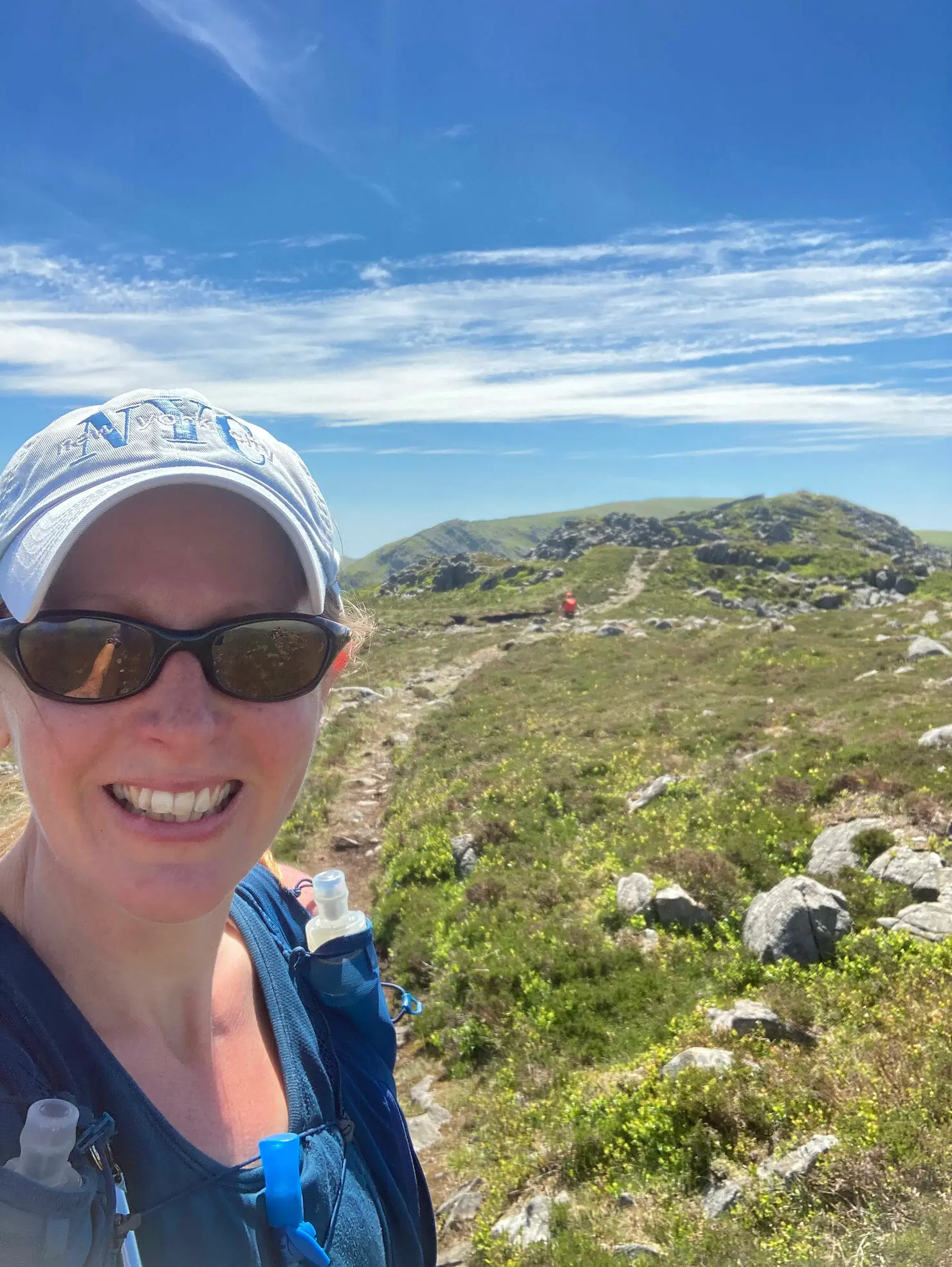 Running along the top of Y Llrthr 